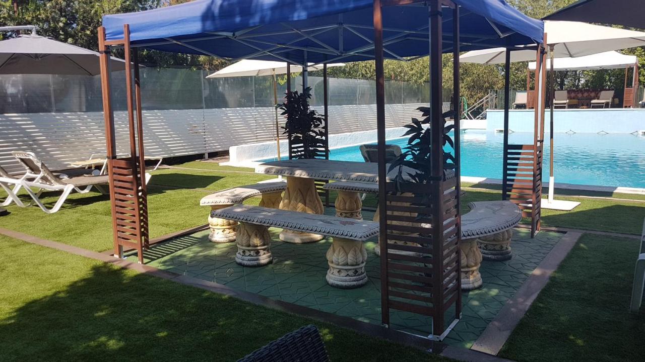 Cortijo San Jose Villa Seville Exterior photo